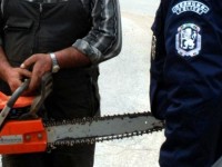 Бракониер на дърва заплаши с моторен трион полицаи край Кнежа