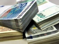 Баба от Левски „изгоря“ с 5000 евро и 8900 лева при телефонна измама
