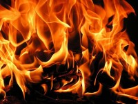 „Дачия“ изгоря на улица в Плевен