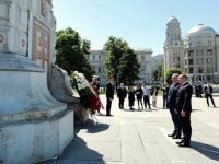 Президентът Радев и кметът Спартански положиха венци пред паметника на героите от Плевенската епопея в Москва