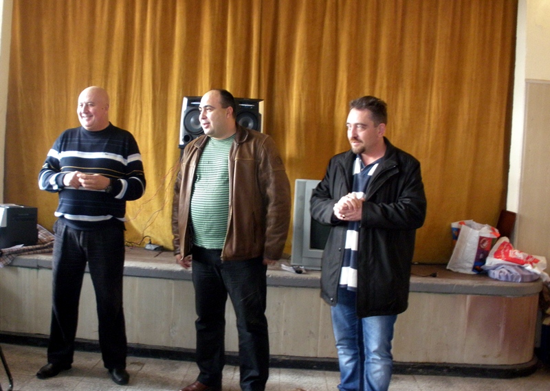 ГЕРБ – Плевен подариха телевизор и кафемашина на пенсионерския клуб в Къшин