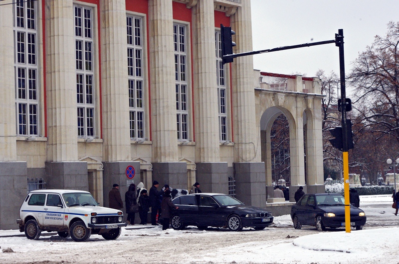 Забраняват спирането и паркирането на ул. „Димитър Константинов” след 18 часа на 27 януари