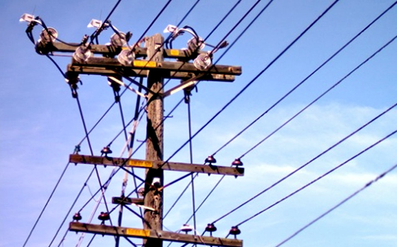 Питат енергийния омбудсман за щетите, нанесени на домашни електроуреди от токови удари