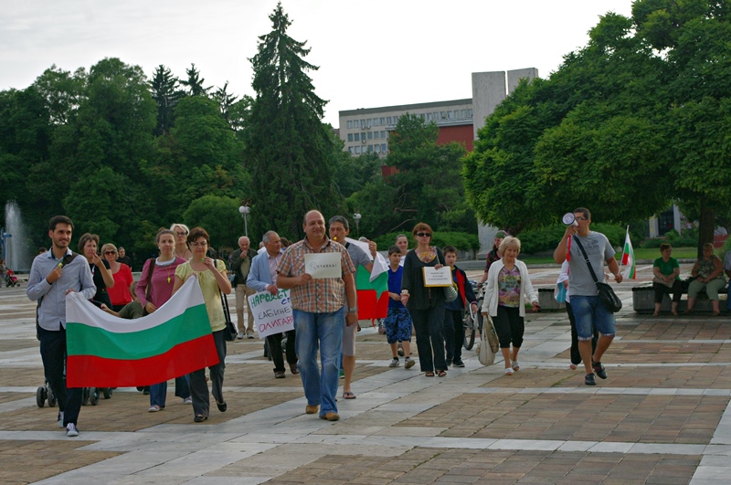 Протестът в Плевен – ден осемнадесети или какви ги мисли млад плевенски соц-депутат