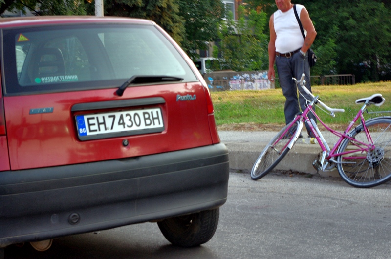 Блъснатата велосипедистка на Колелото на 15 август търси очевидци на случая