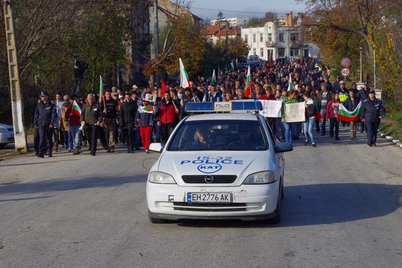 Повече от 1000 протестираха днес в Телиш, но без да спират влакове