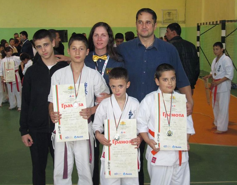 Каратисти от Левски с отличия на турнира за „Купа Ояма”