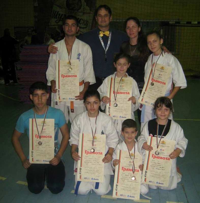 Седем медала за каратеките на СКК „Киокушин” – Левски от Държавното в Шумен