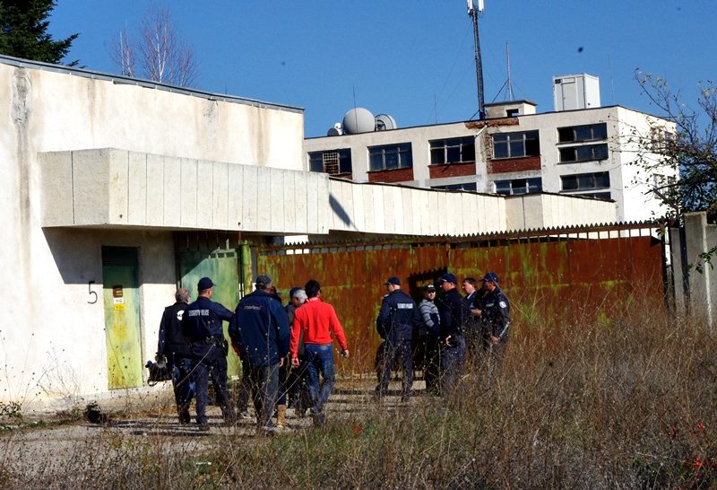 В Телиш са готови на всичко, за да не допуснат настаняването на бежанци