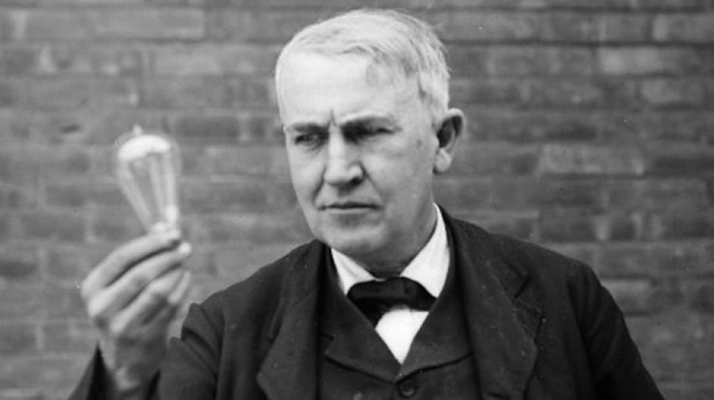 31 декември 1879 г. – първата официална демонстрация на крушката на Едисън