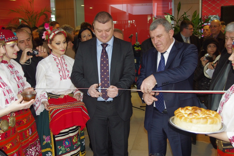 Министърът на земеделието даде старт на Международното пчеларско изложение в Плевен (галерия)