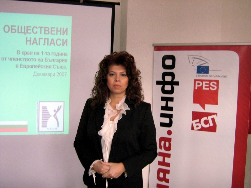 Илияна Йотова открива информационен център в Плевен