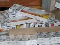 42-годишна от Дисевица олекна с 60 кутии нелегални папироси