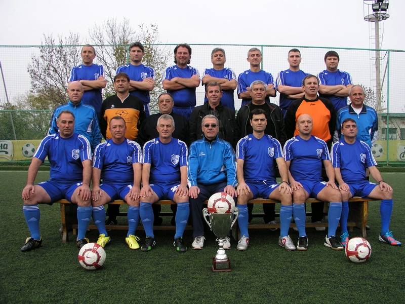 Легенди на плевенския футбол отново обличат синьо-белия екип за участие в международен турнир