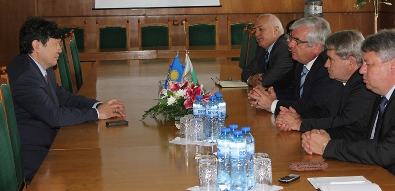 Посланикът на Казахстан покани плевенски фирми за участие в мащабен бизнес форум