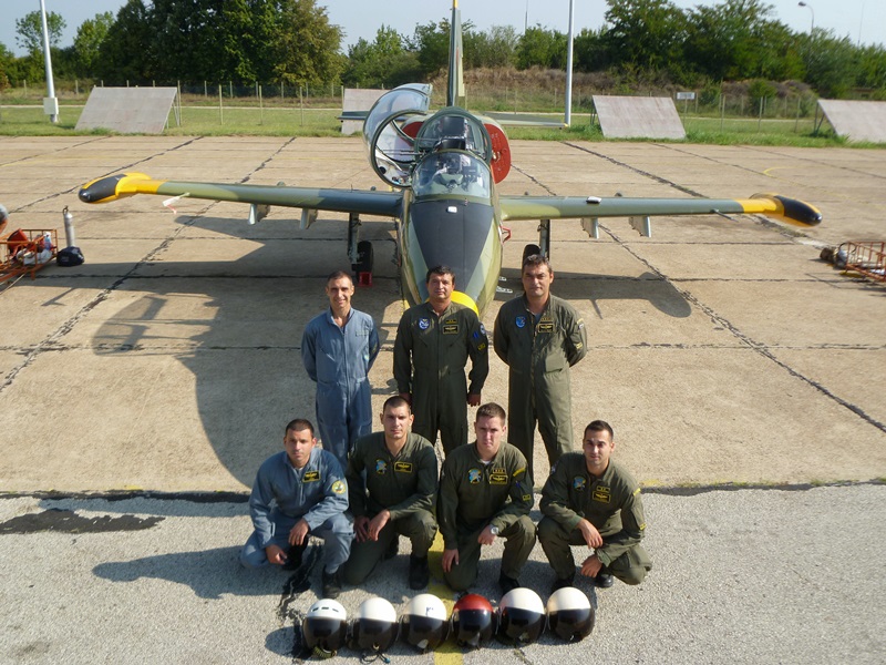 На летището в Долна Митрополия пилоти показаха умения в усвояването на L-39 ZA
