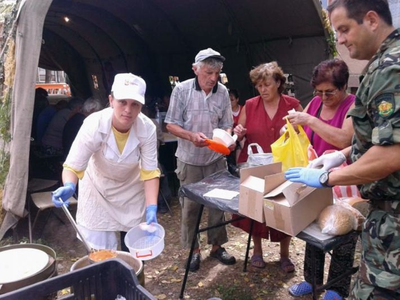 Обяда на 50 доброволци в Мизия подсигуриха беленските военни през уикенда