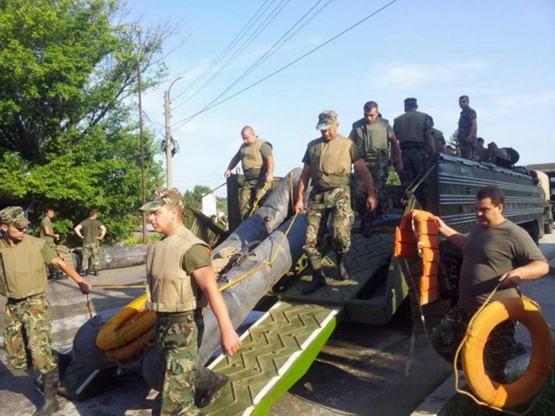 Над 150 човека са евакуирали от Мизия военните от Плевен и Белене (обновена + снимки)