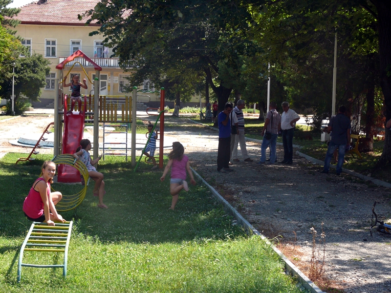 Днес започна реконструкцията на площадите в селата Асеновци, Изгрев, Малчика и Аспарухово