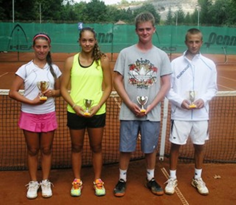 Победителите от държавния турнир по тенис до 16 години излъчиха на кортовете в „Кайлъка“