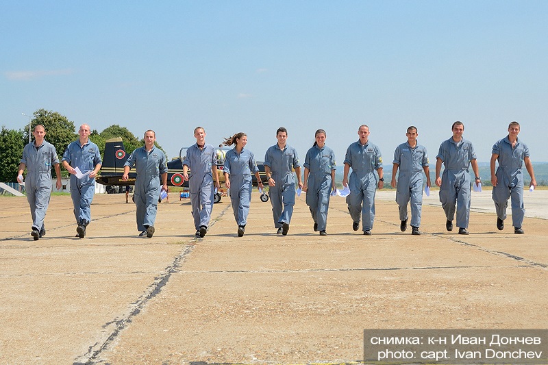 В Долна Митрополия завърши летателният стаж на курсантите-летци трети курс (галерия)