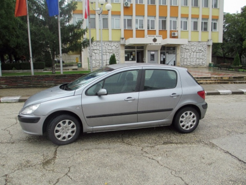 Министерството на финансите дари автомобил на Община Червен бряг