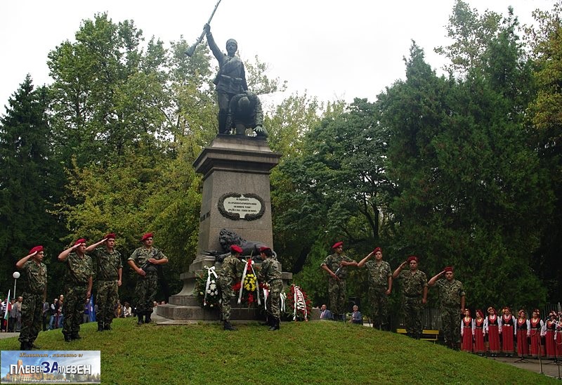 Плевен ще отбележи Деня на Съединението пред паметника на Четвърти пехотен полк
