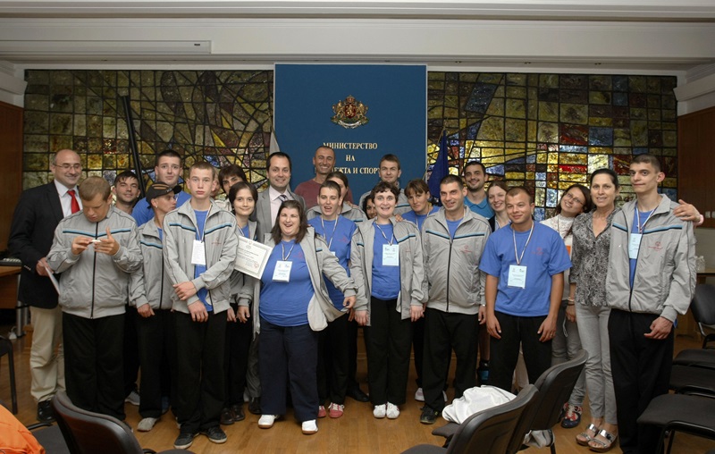 Изпратиха делегацията ни за игрите на „Спешъл Олимпикс“, стискаме палци на плевенчанина Йордан Богданов