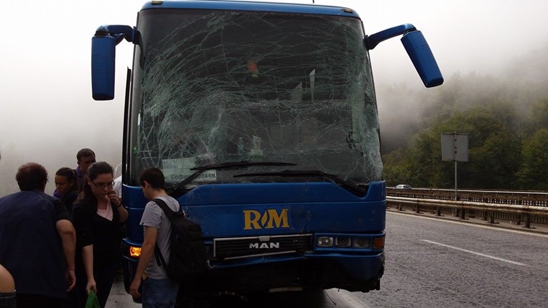 Няма пострадали в автобуса София-Плевен при верижната катастрофа на Витиня, информира наш читател и приятел!