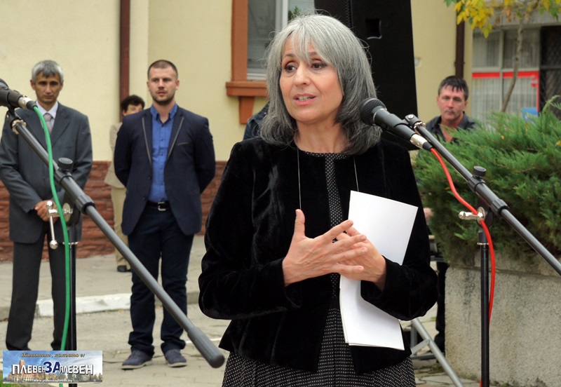 Вицепрезидентът Маргарита Попова към политиците: Работете така, както работят хората в Община Никопол