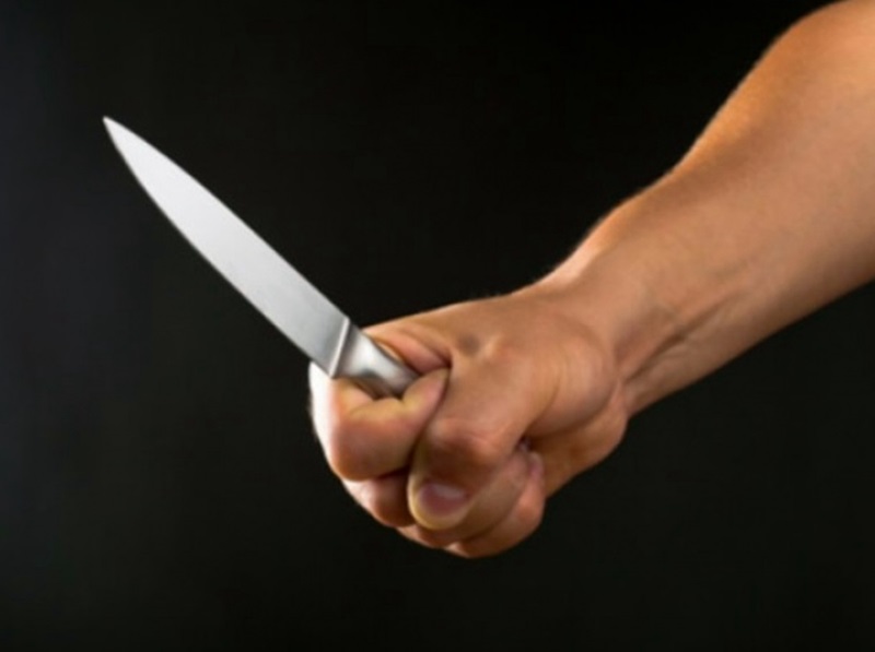 Пиян псува и плаши с нож преминаващи граждани на плевенската улица „Патриарх Евтимий“