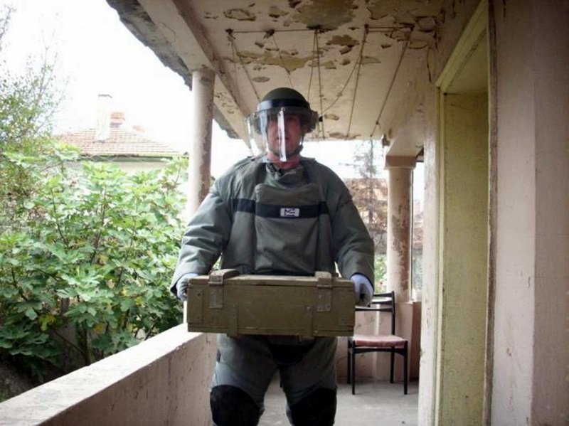 Беленски военни обезвредиха боеприпаси, открити на тавана на частен дом