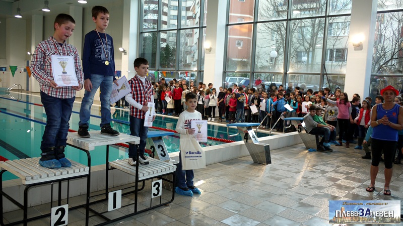 Наградиха победителите от първото състезание на новия плувен басейн в Плевен (галерия)