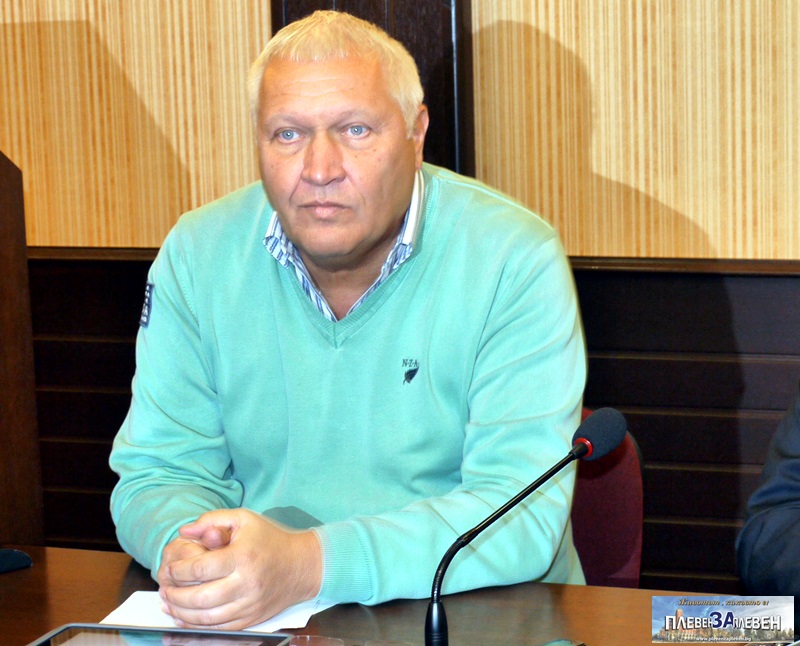 Какво наложи кадровата метла в Плевенско, пита депутатът Васил Антонов