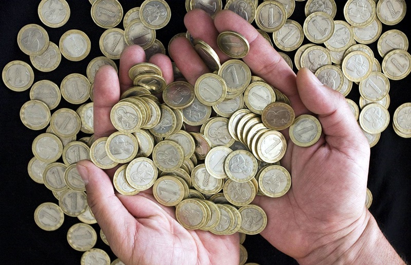 Младеж отмъкна 200 лв. на монети и цигари от павилион в Левски