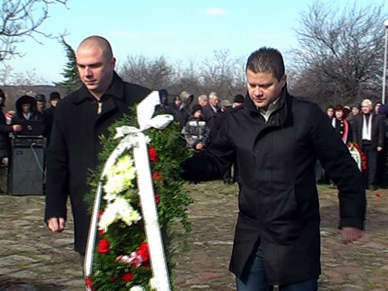 Червенобрежани почетоха паметта на загиналите за освобождението ни пред Черния паметник в Телиш