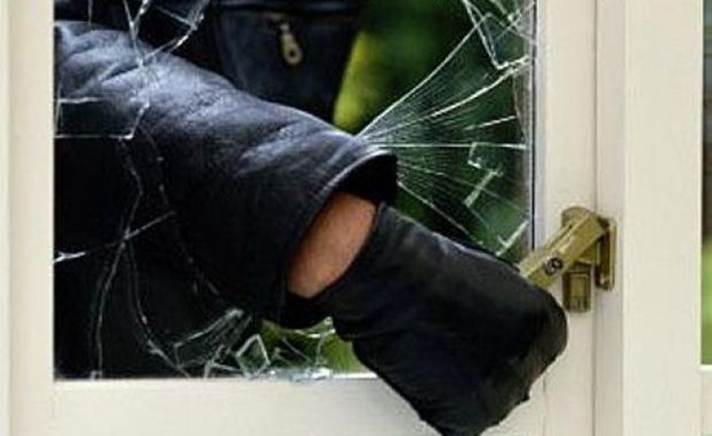 Младеж разби апартамент на ул. „Майор Горталов” за чифт обеци и 120 лева