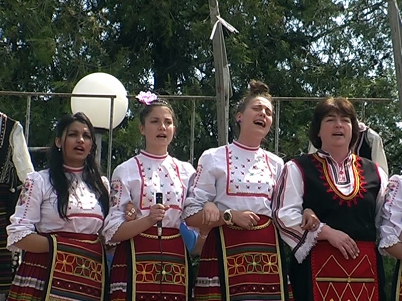 Над 90 певци и танцьори се събраха на Пролетния фолклорен празник „Великден“ в Горник