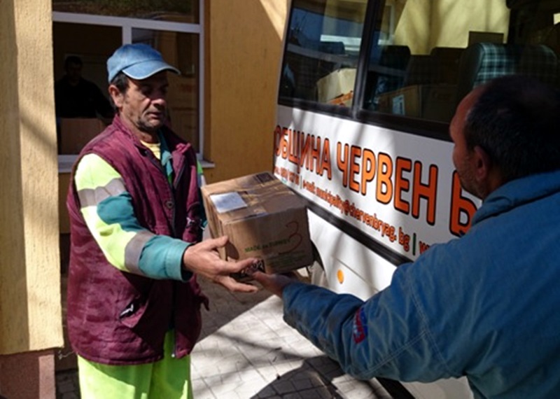 Червен бряг изпрати над 1500 пакета хранителни продукти за хората в Мизия