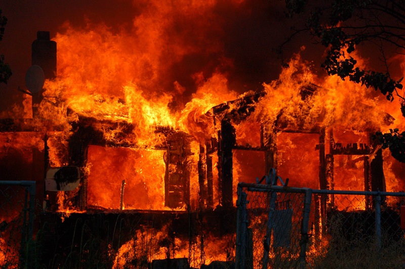 Малчугани подпалиха при игра къща в Одърне