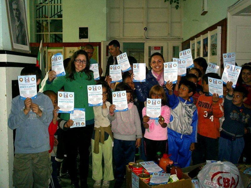 Плевенски младежи организират благотворителна кампания „Купи и дари“