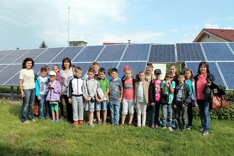 Малки предприемачи от СОУ „Стоян Заимов” – Плевен гостуваха във фотоволтаична централа