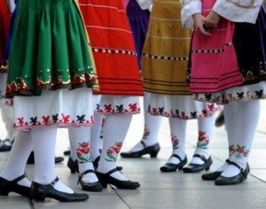 Един индивидуален изпълнител и пет фолклорни групи представят днес Плевенския край на национален събор в Копривщица