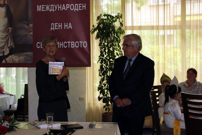 Проф. Димитър Стойков поздрави здравни специалисти с Деня на сестринството