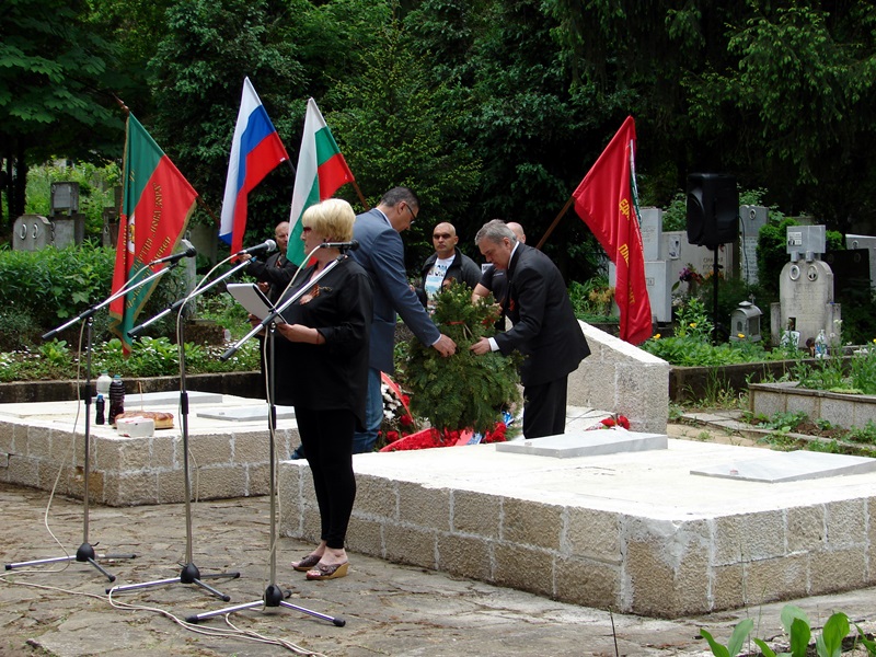 Леви и лявоцентристки организации почетоха паметта на загиналите съветски летци