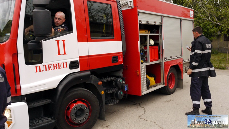 2 луксозни возила изгоряха за няколко часа в Плевен