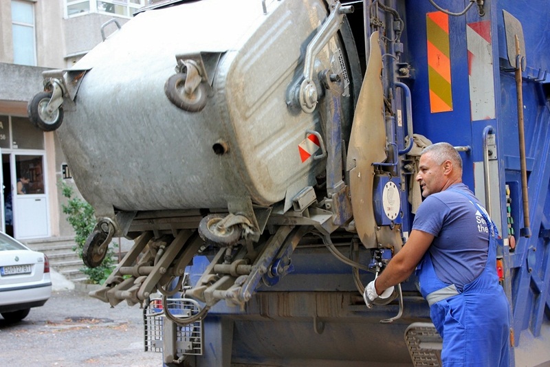 Дезинфекцират над 1200 съдове за отпадъци в Плевен
