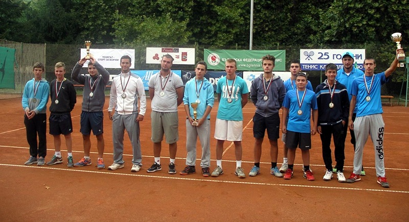 Варненци триумфираха на Държавното отборно първенство по тенис до 16 години в Плевен
