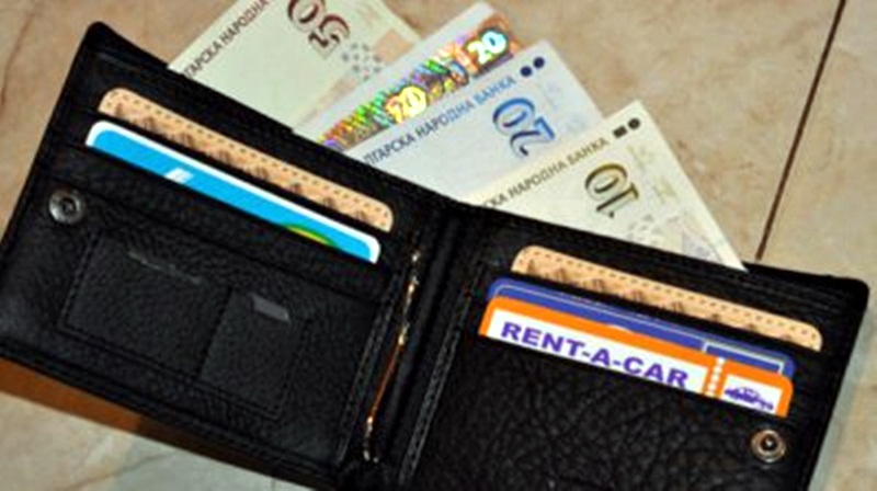 Жени намериха изгубено портмоне с документи и пари и го предадоха в полицията