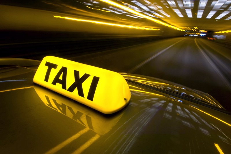 Засякоха такси „копърка” в Гулянци